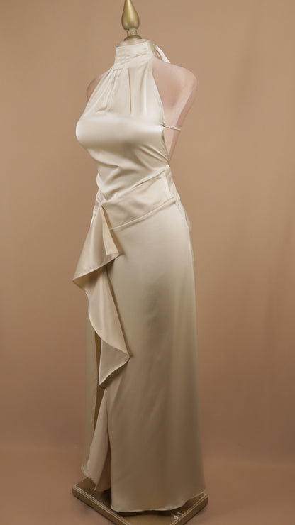 Vestido largo cuello halter con escote en la espalda y escarola