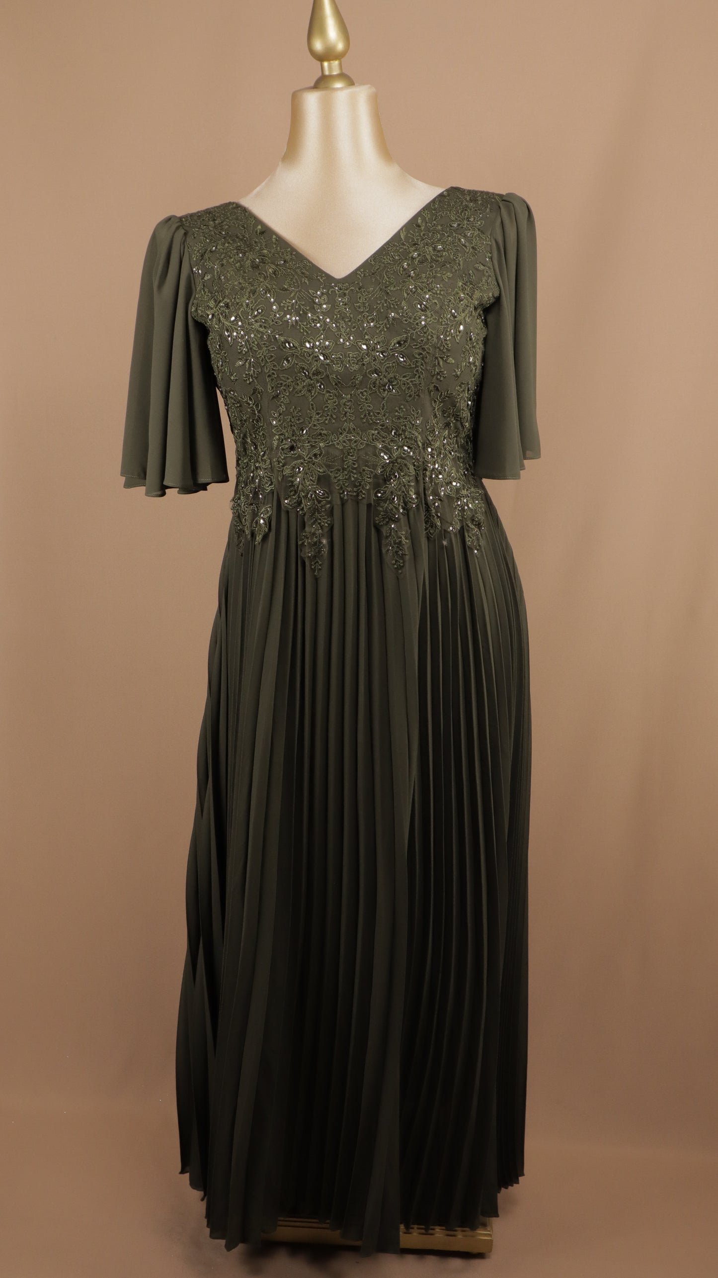 Vestido largo plus size con manga y aplicación