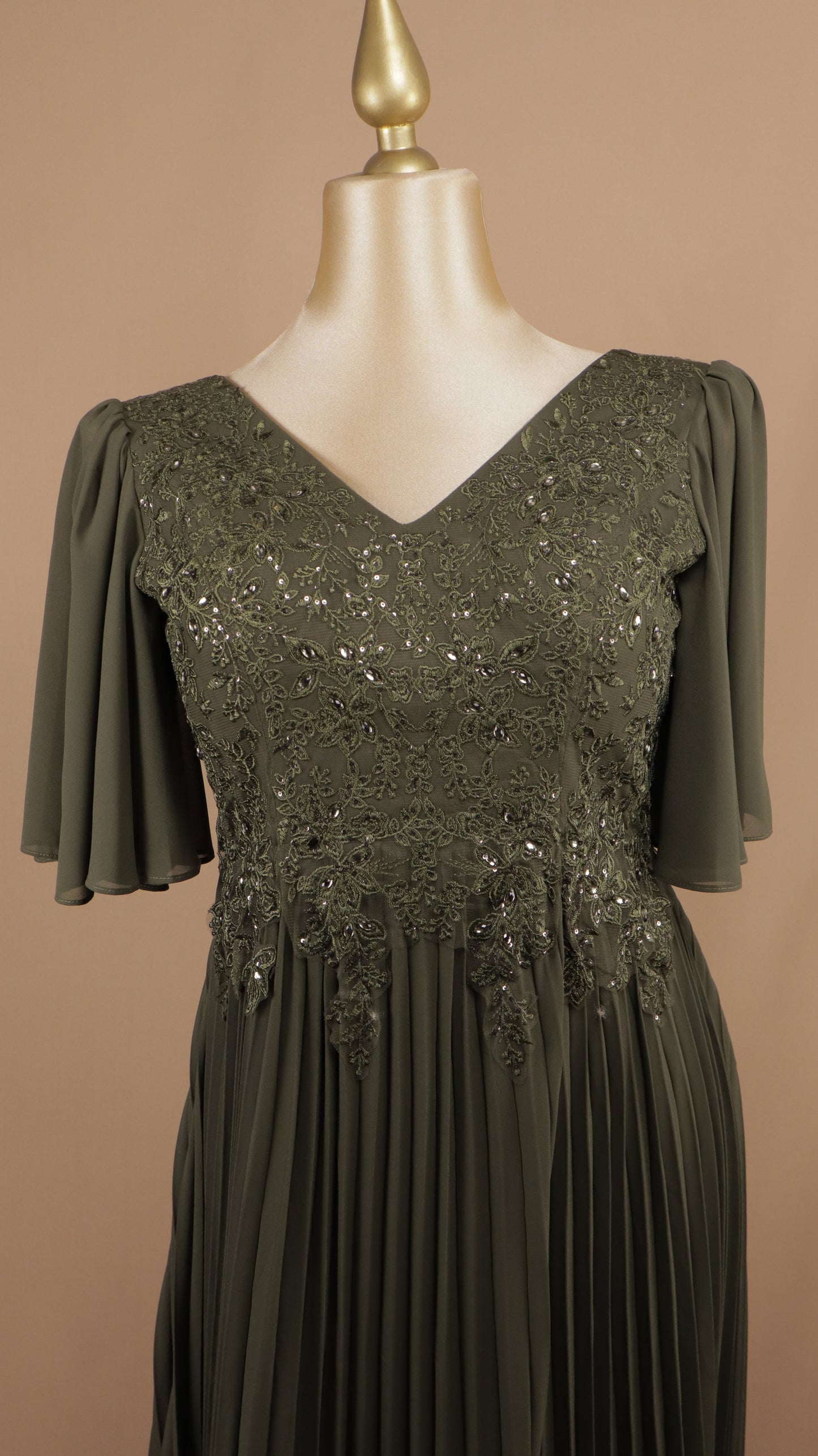 Vestido largo plus size con manga y aplicación