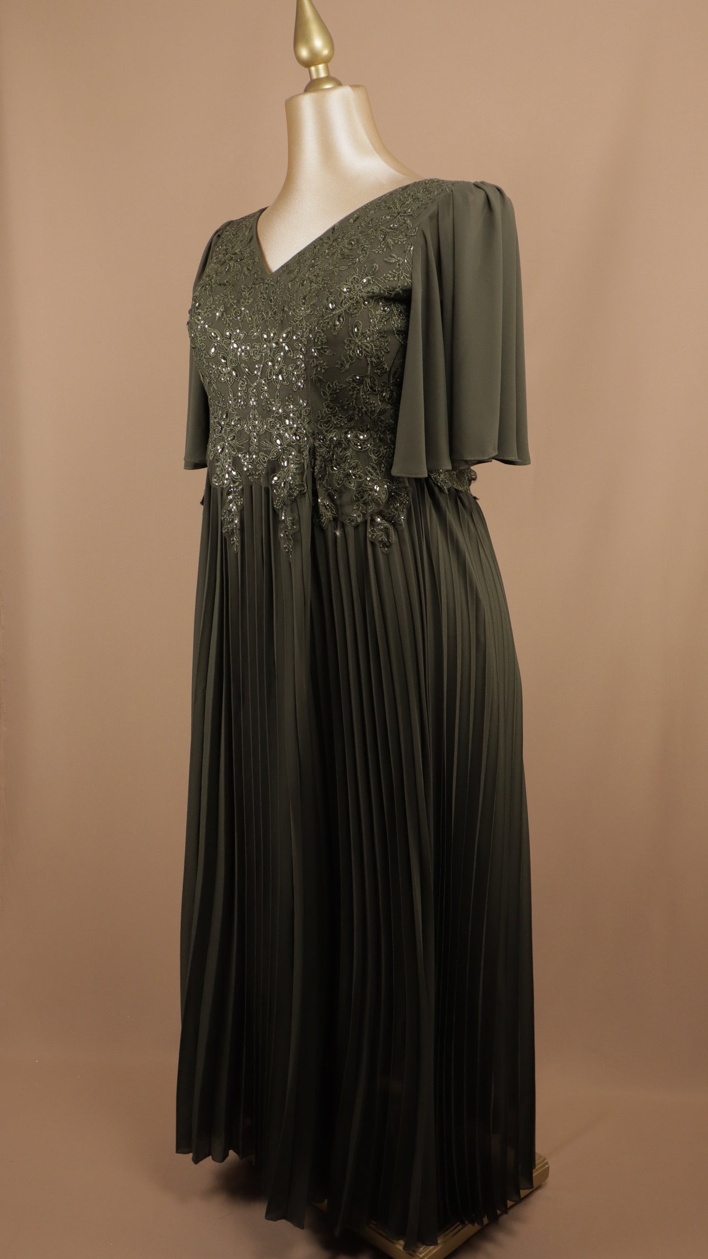 Vestido largo plus size con manga y aplicación