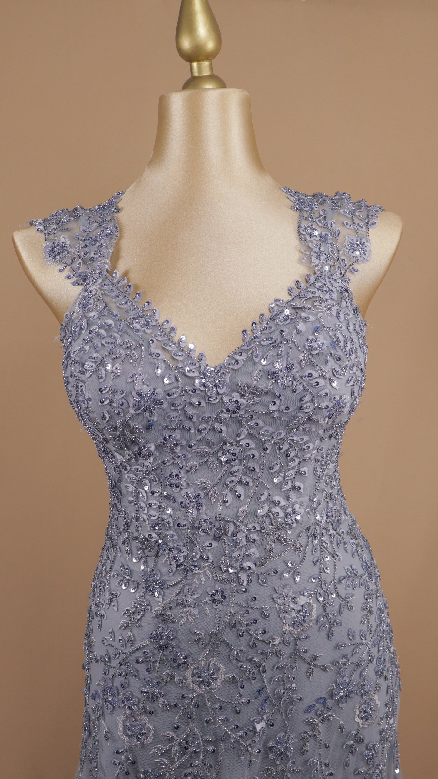 Vestido largo plus size con aplicación