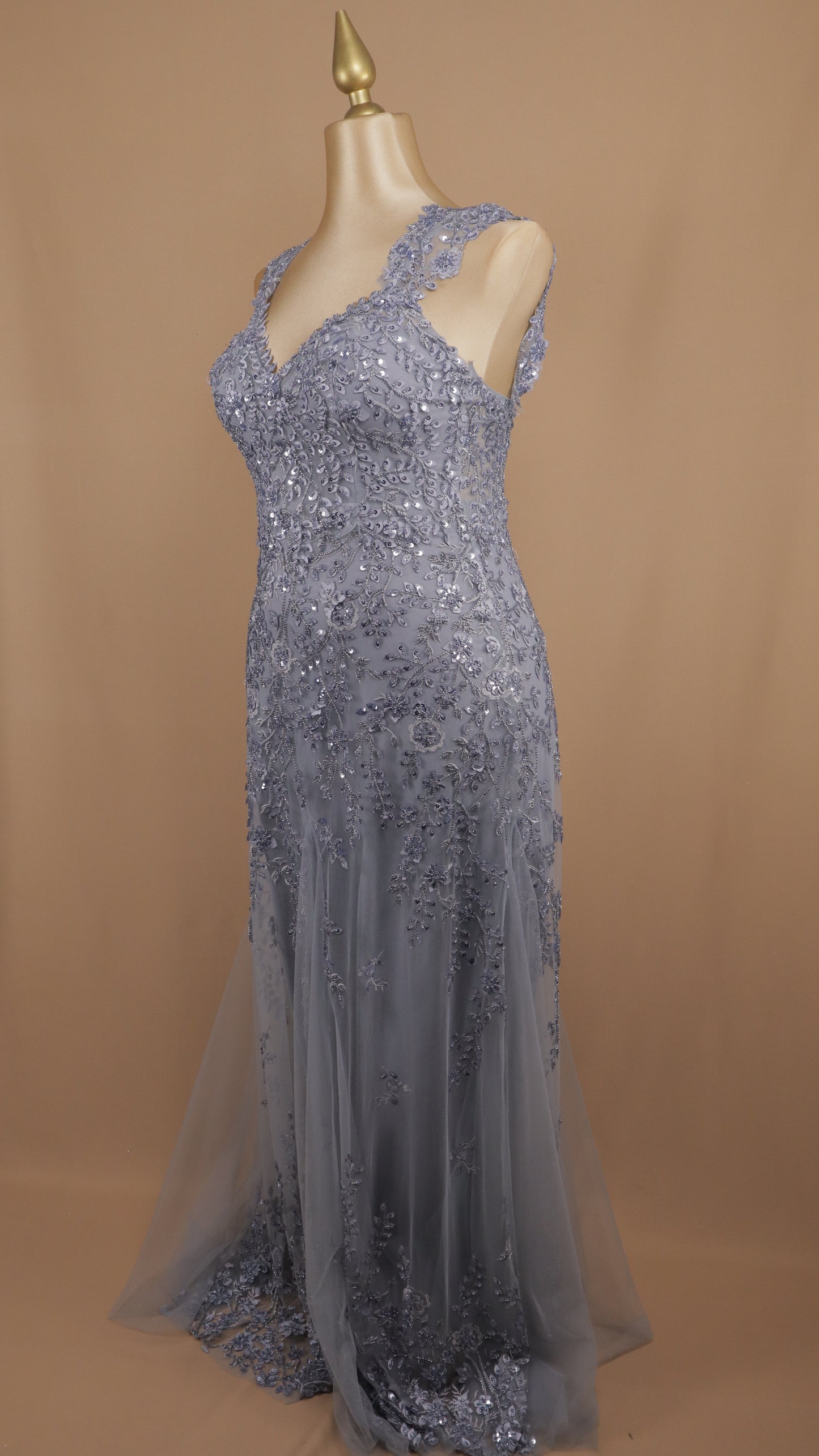 Vestido largo plus size con aplicación