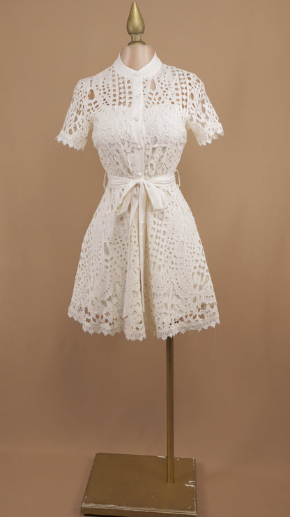 Vestido corto guipur línea A