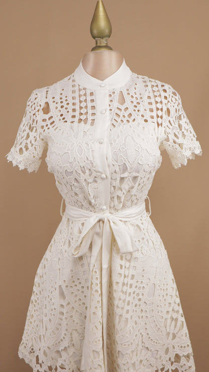 Vestido corto guipur línea A