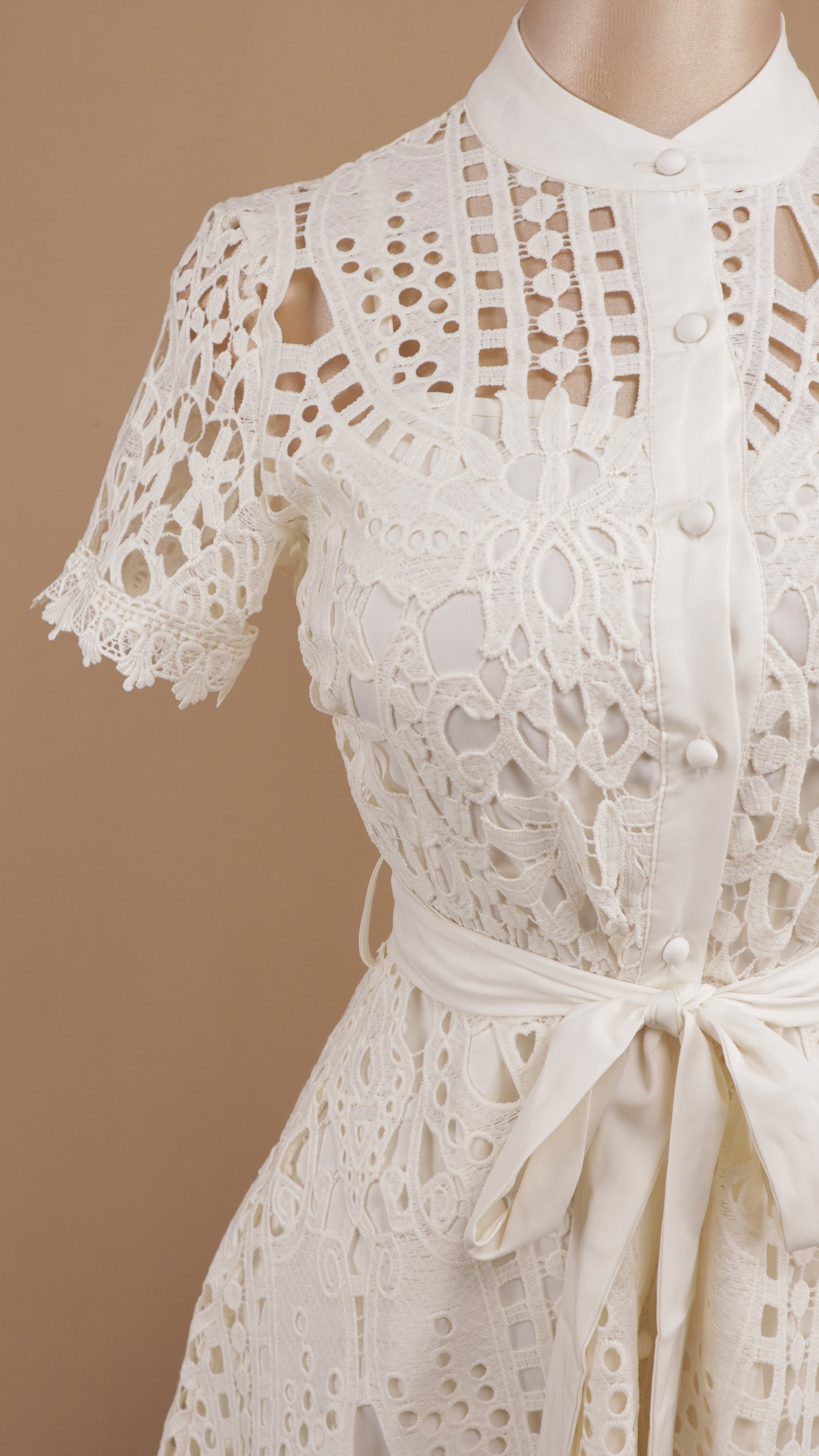Vestido corto guipur línea A