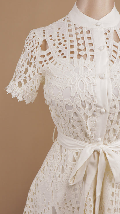 Vestido corto guipur línea A