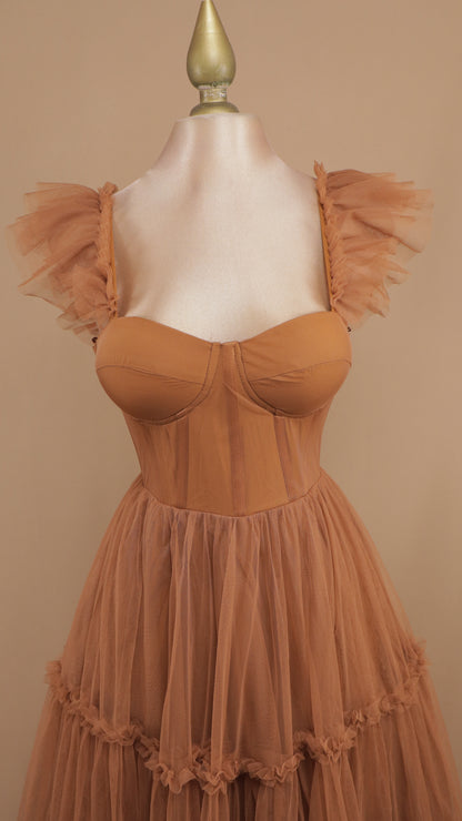 Vestido midi de tul con copa