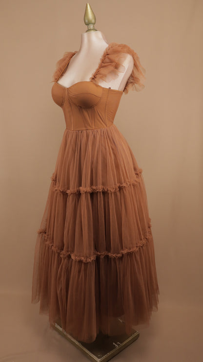 Vestido midi de tul con copa