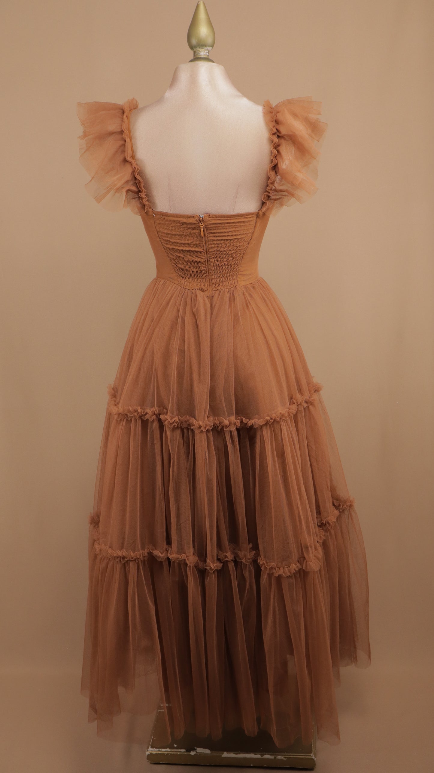 Vestido midi de tul con copa