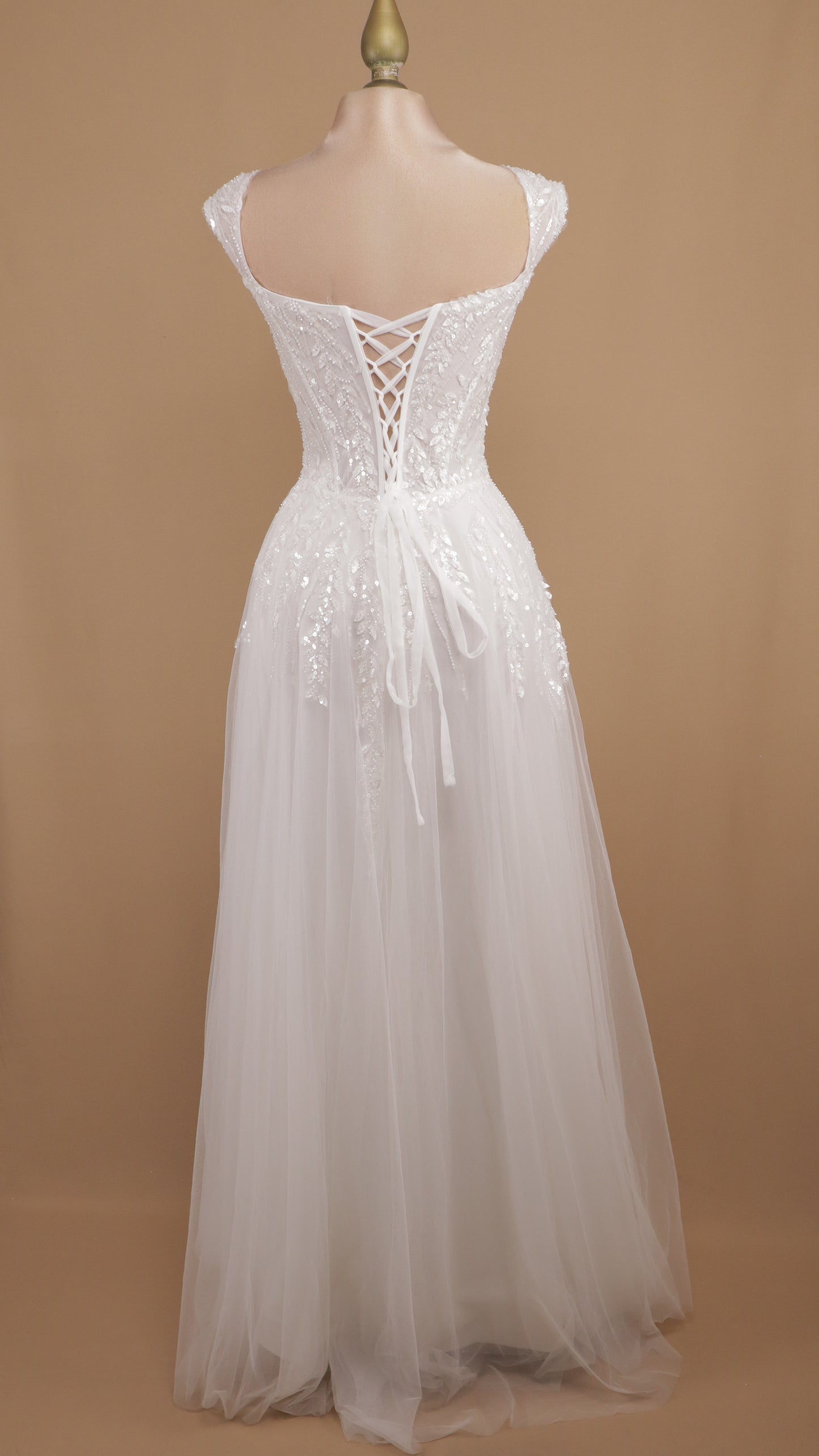 Vestido largo de novia en línea A con aplicación