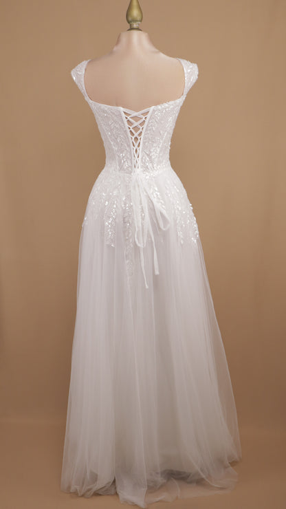 Vestido largo de novia en línea A con aplicación
