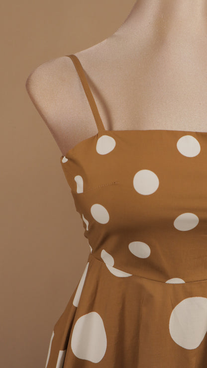 Vestido midi de tirantes boleado