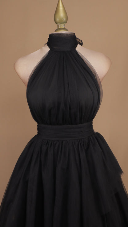 Vestido largo de tull cuello halter y escote en la espalda