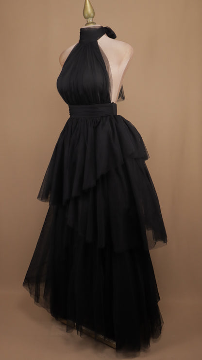 Vestido largo de tull cuello halter y escote en la espalda