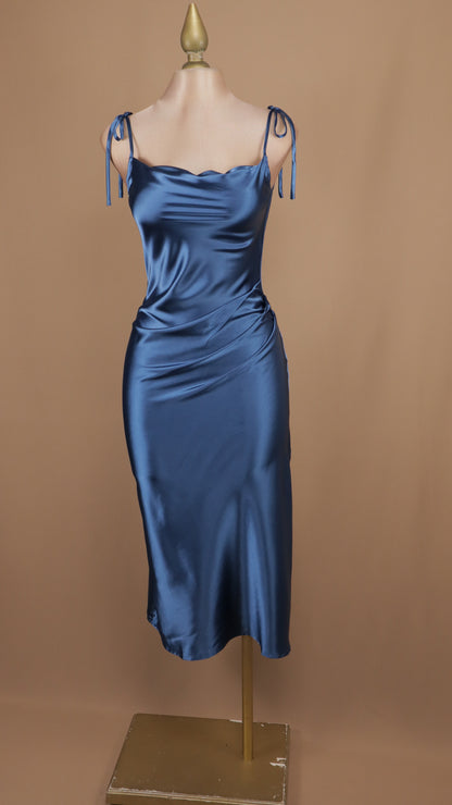 Vestido midi satinado de tirantes
