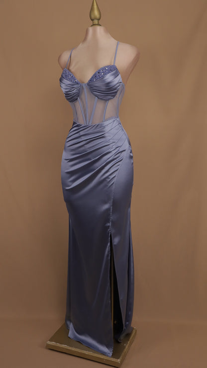 Vestido largo con pedrería en busto