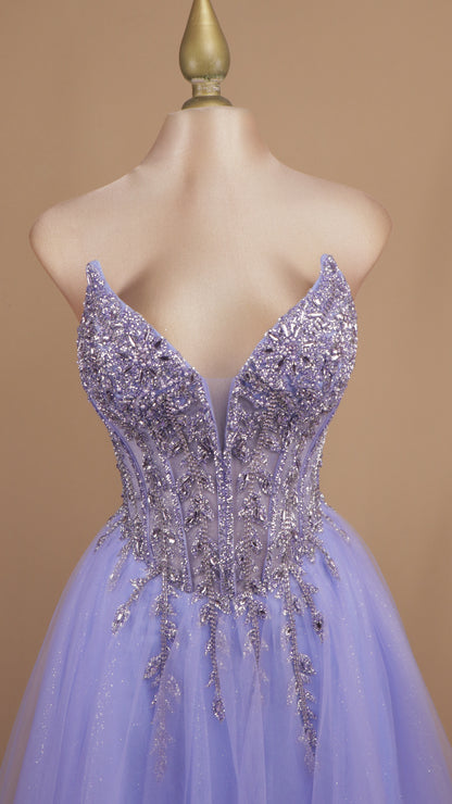 Vestido largo corte princesa con aplicación y estraple