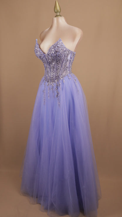 Vestido largo corte princesa con aplicación y estraple