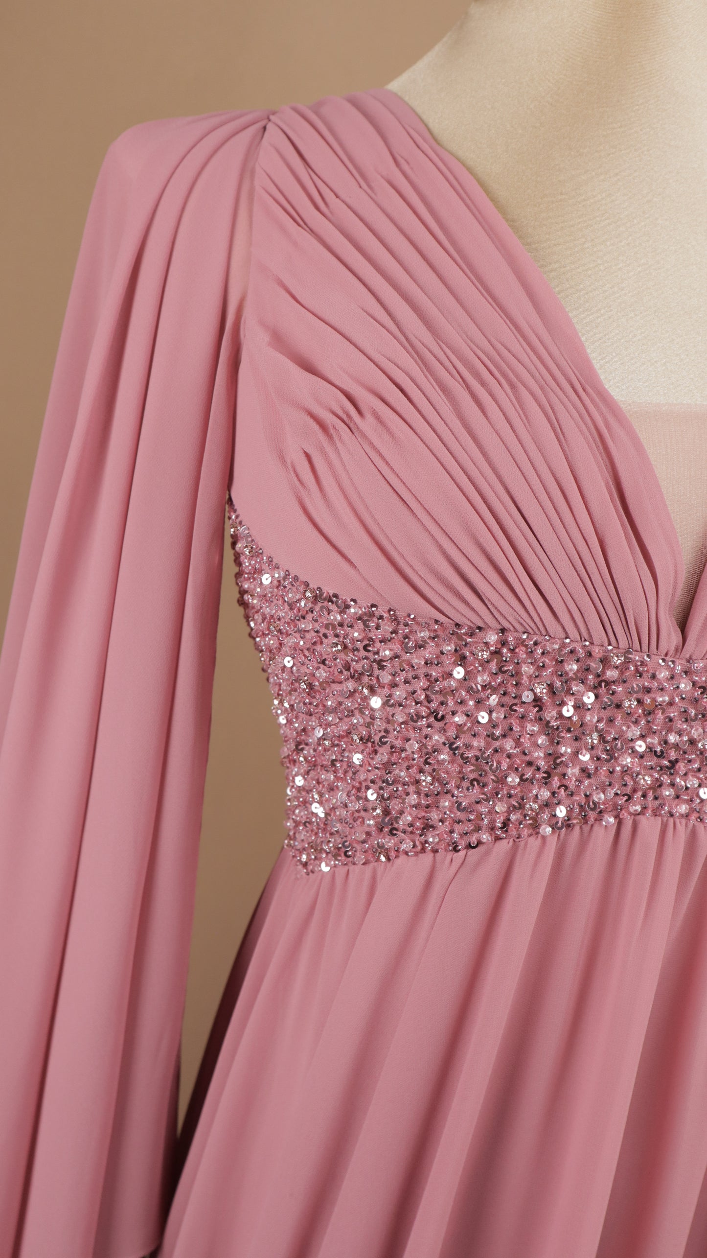 Vestido largo plus size con aplicación en cintura