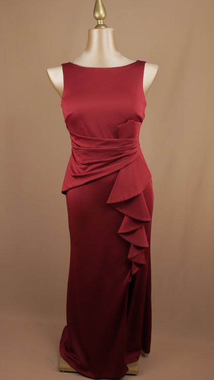 Vestido plus size con escarola en pierna