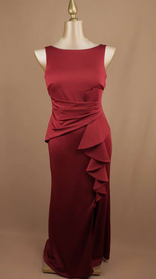 Vestido plus size con escarola en pierna