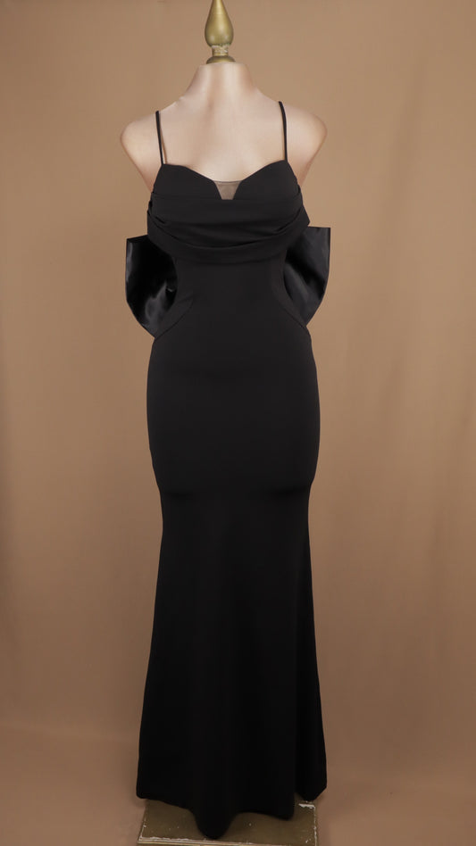 Vestido largo con escote de tirante y moño en espalda