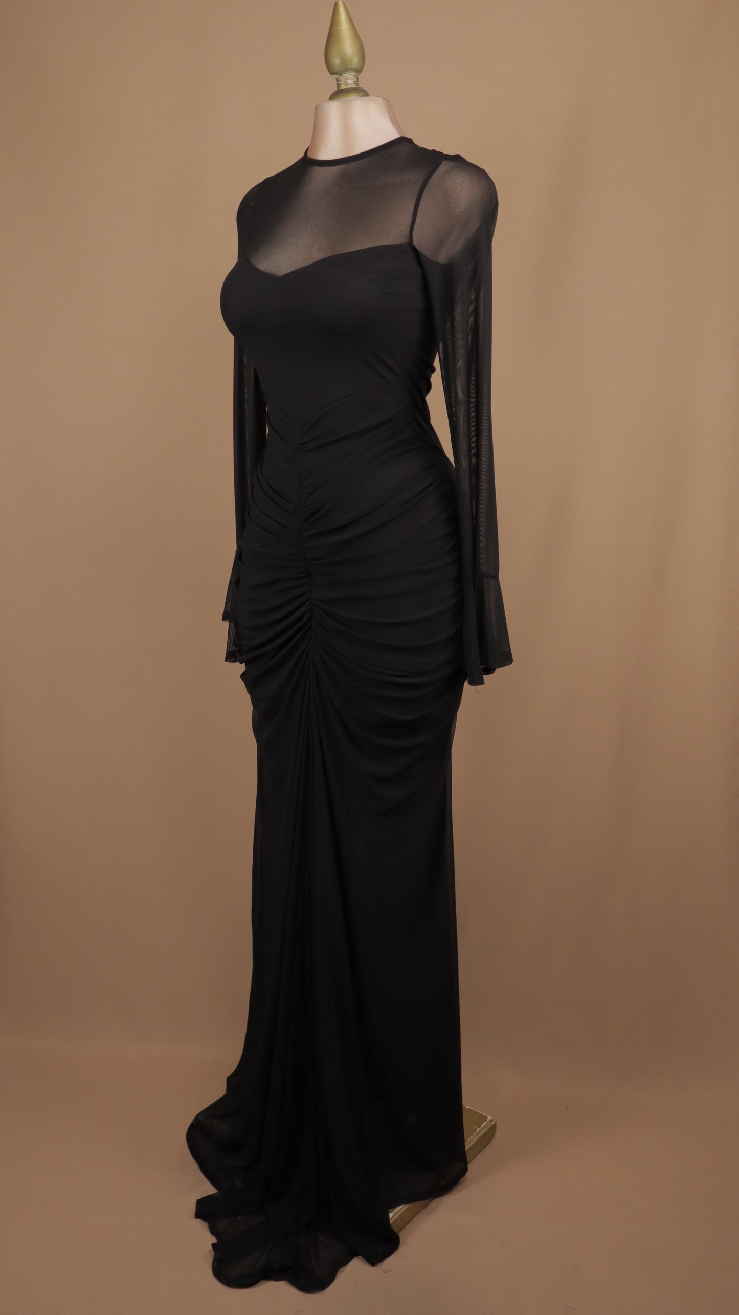 Vestido largo manga larga con pliegues en cintura