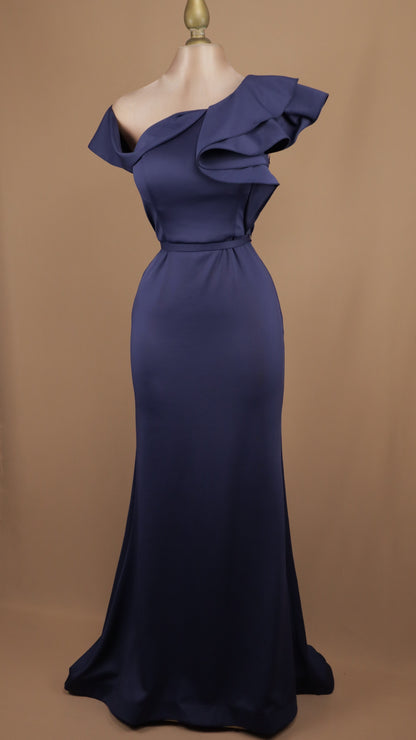 Vestido largo asimétrico con escarola en hombro