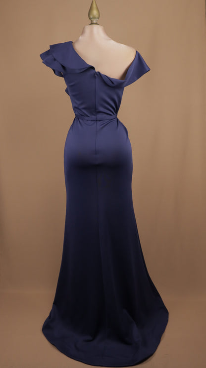 Vestido largo asimétrico con escarola en hombro
