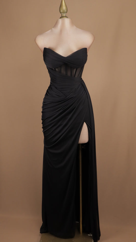 Vestido largo estraple con corset y abertura en pierna