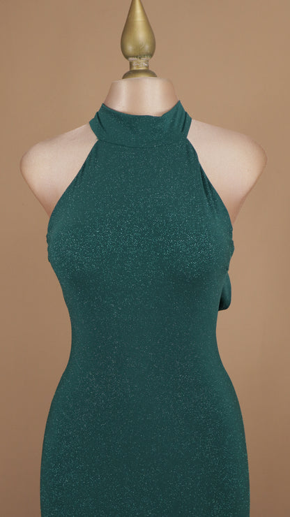 Vestido largo cuello halter con destellos