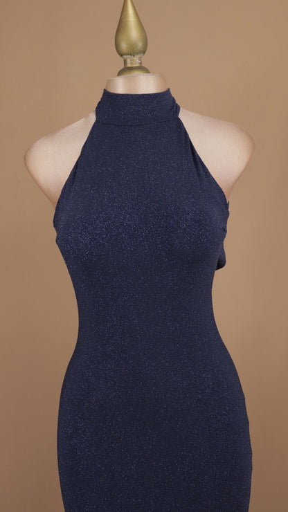 Vestido largo cuello halter con destellos