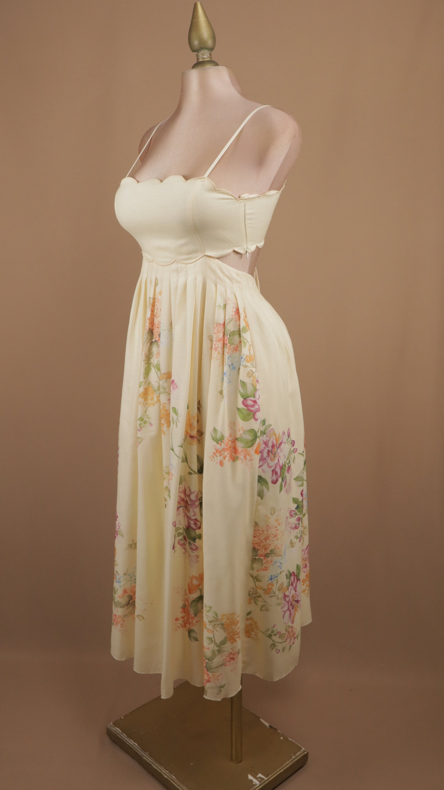 Vestido midi estampado con escote en la espalda y corset