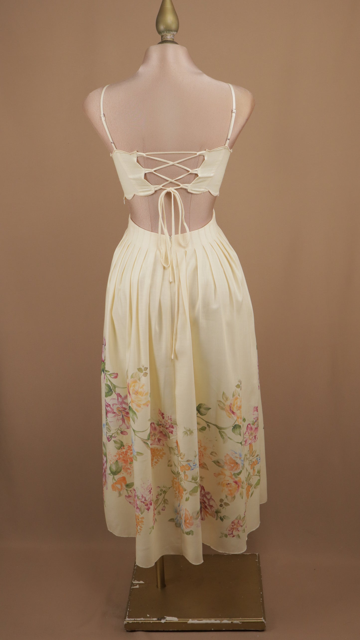 Vestido midi estampado con escote en la espalda y corset