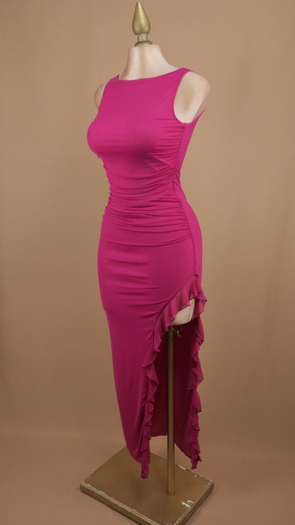 Vestido maxi resacado con escarola en abertura de pierna