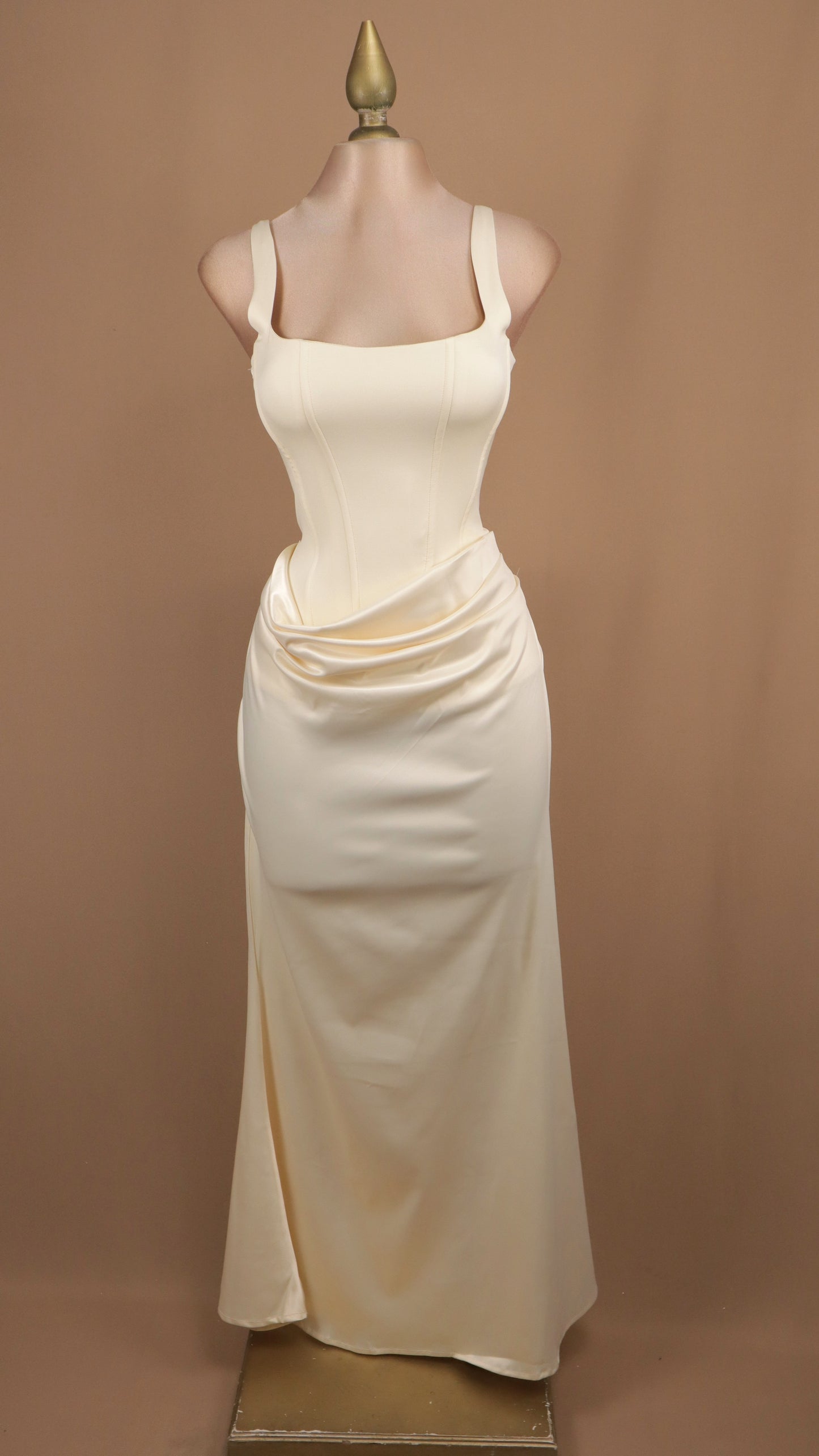 Vestido largo con corset y pliegues en cintura