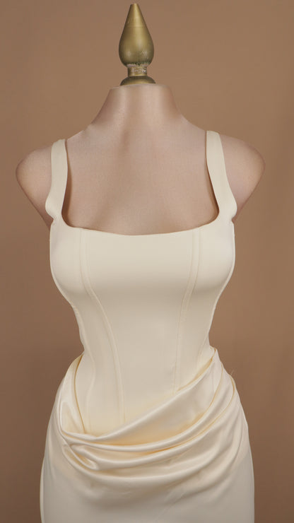 Vestido largo con corset y pliegues en cintura