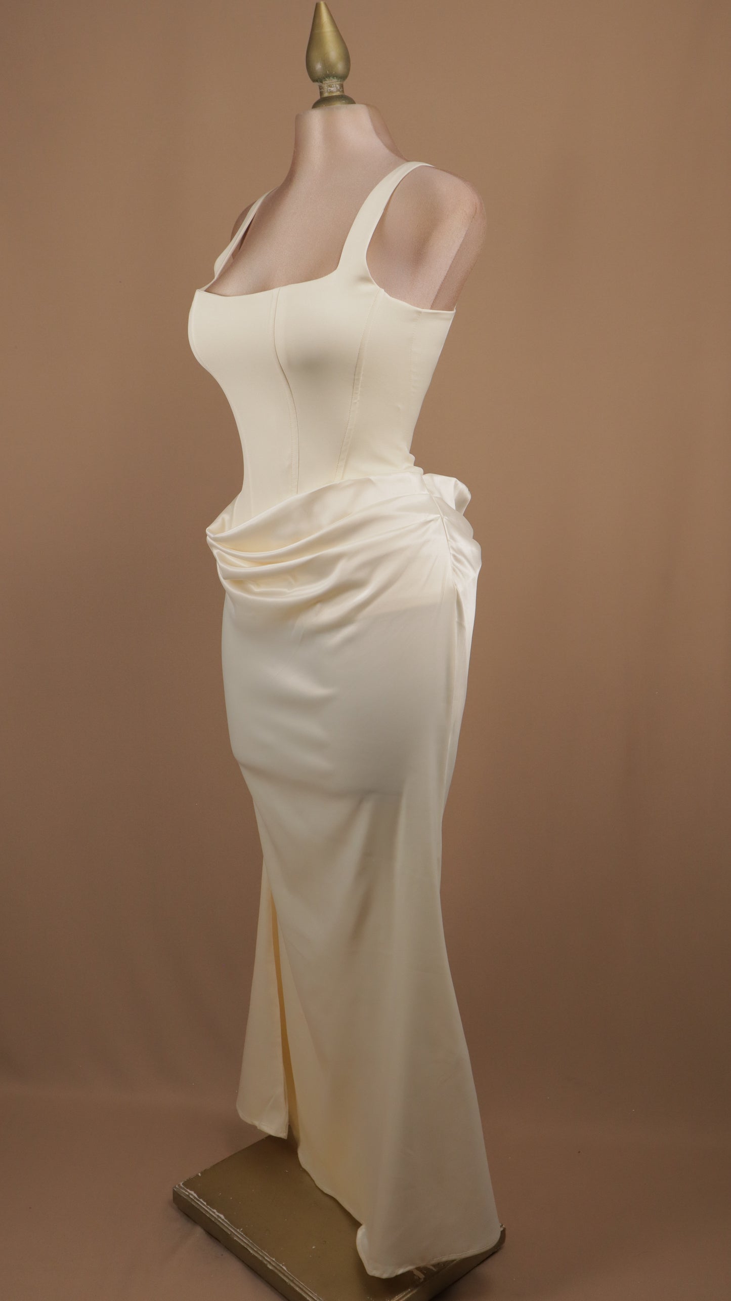 Vestido largo con corset y pliegues en cintura
