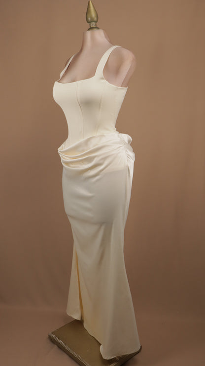 Vestido largo con corset y pliegues en cintura
