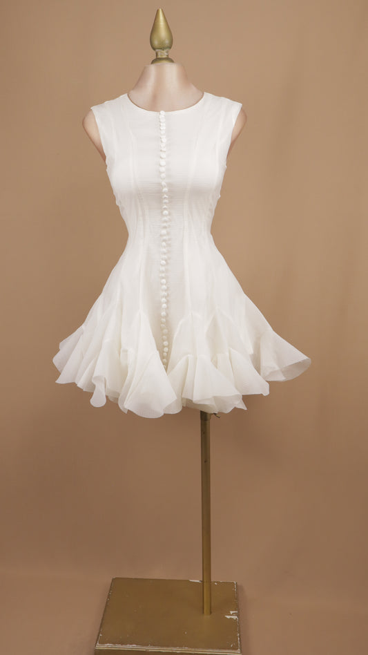 Vestido corto con olan en falda y botones