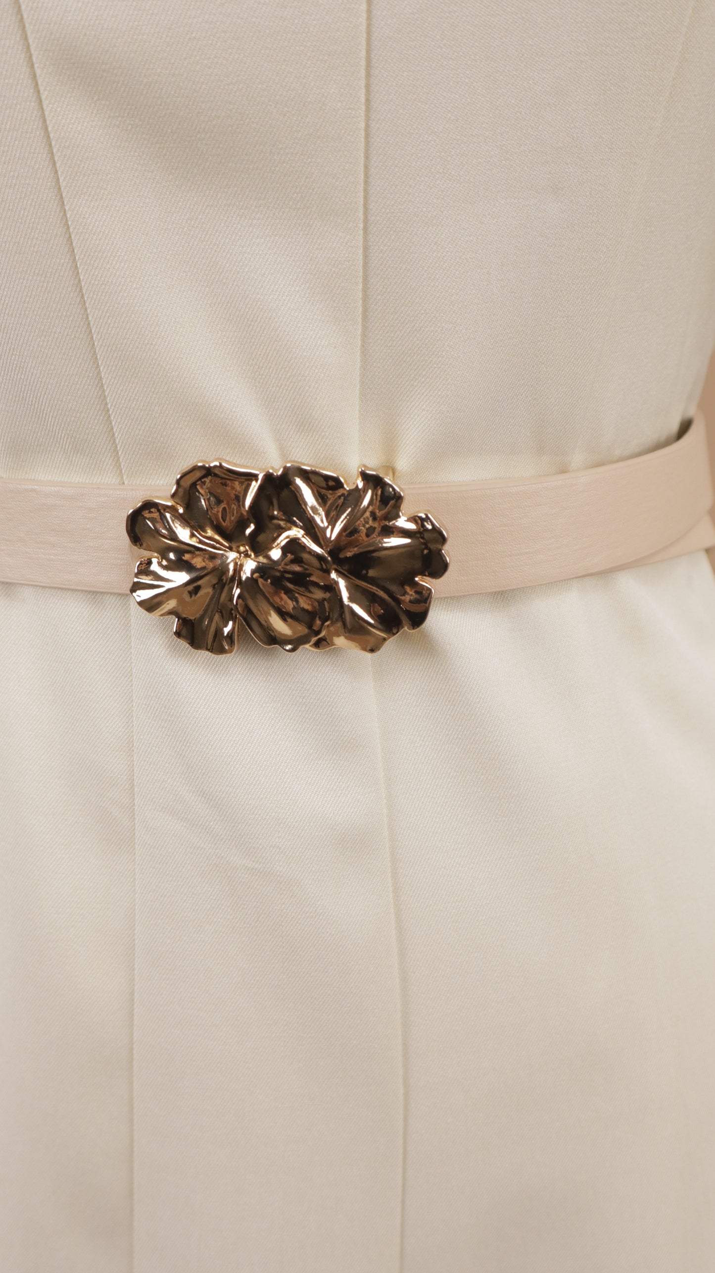 Vestido midi escote cuadrado con cinto