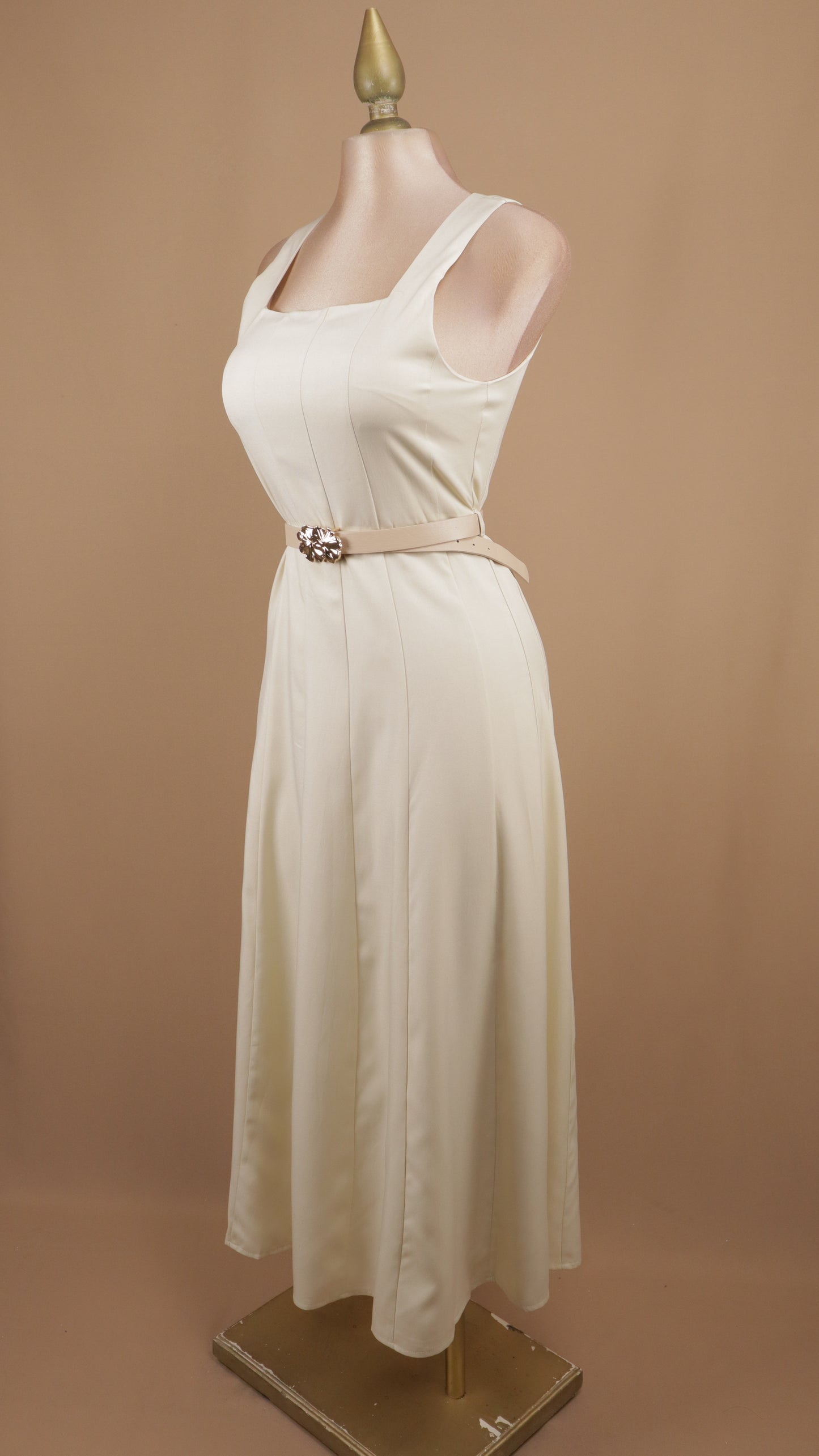 Vestido midi escote cuadrado con cinto