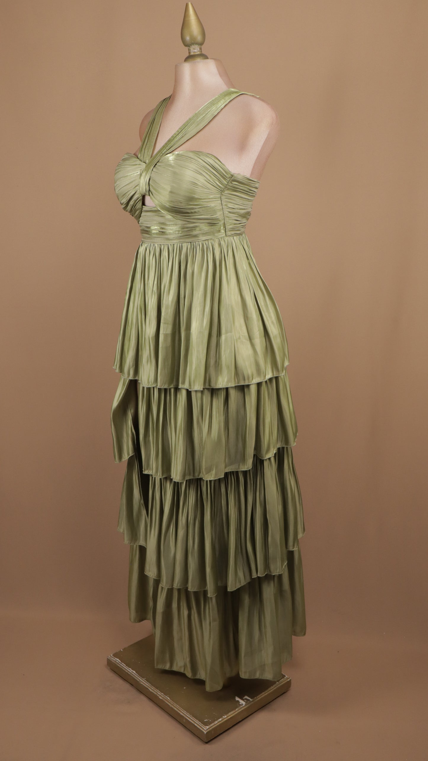 Vestido largo halter con olanes