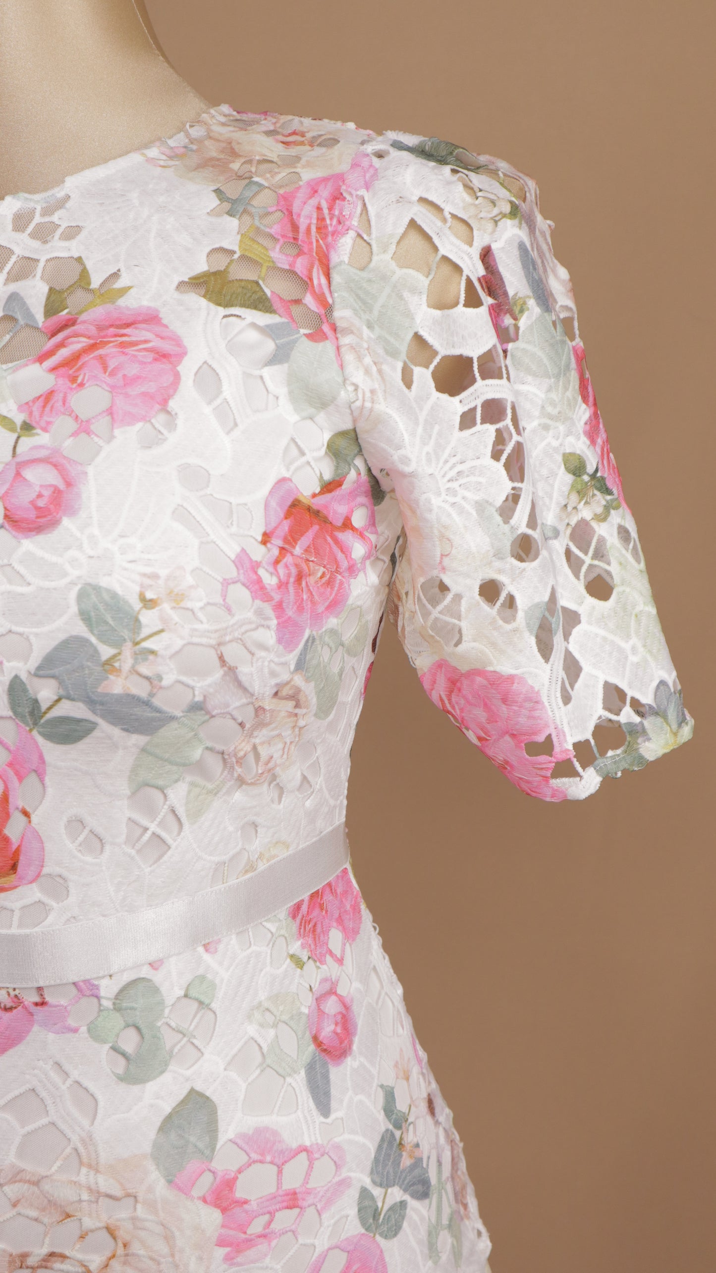 Vestido midi plus size de encaje estampado