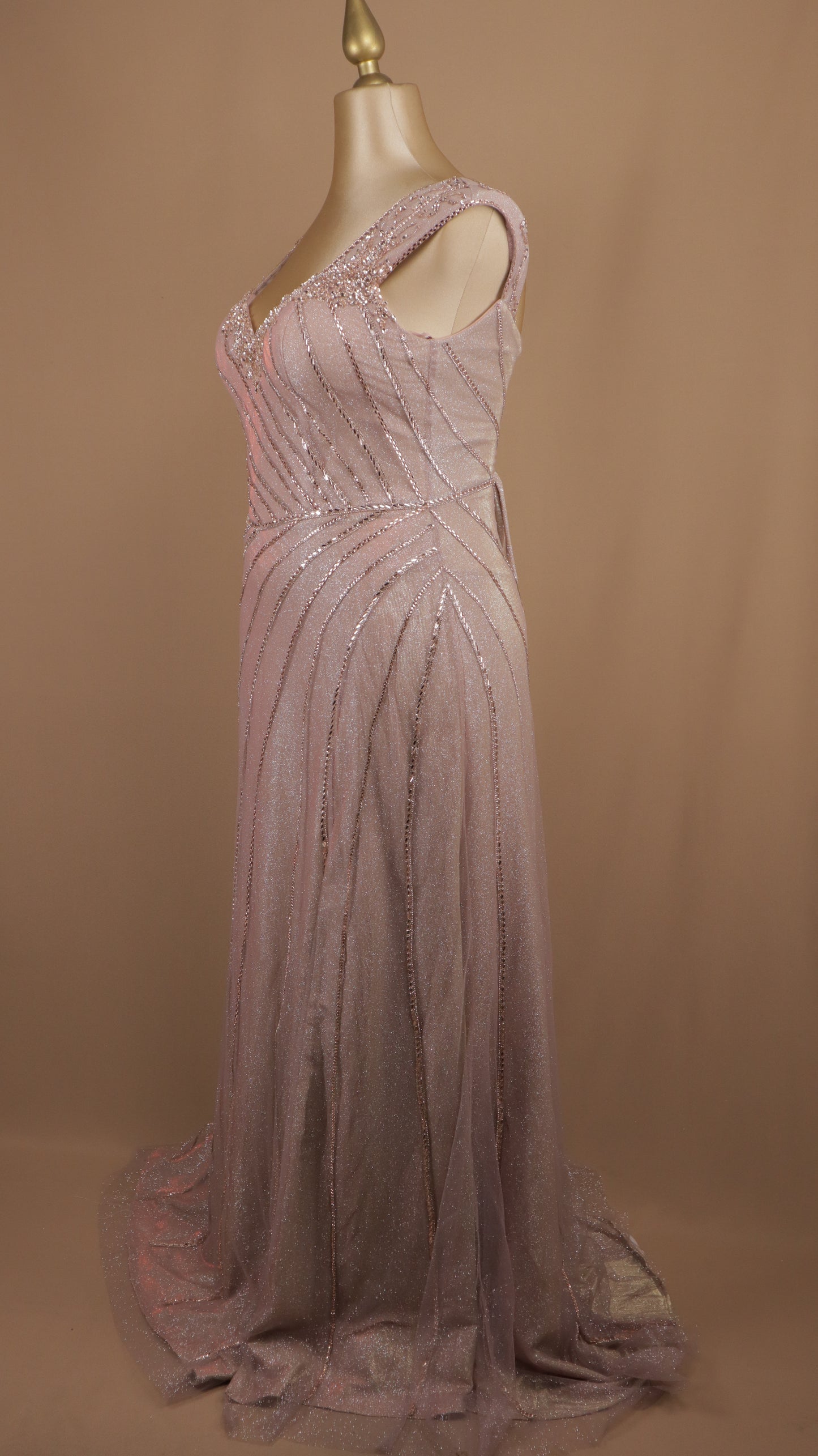 Vestido largo plus size con aplicación y destellos