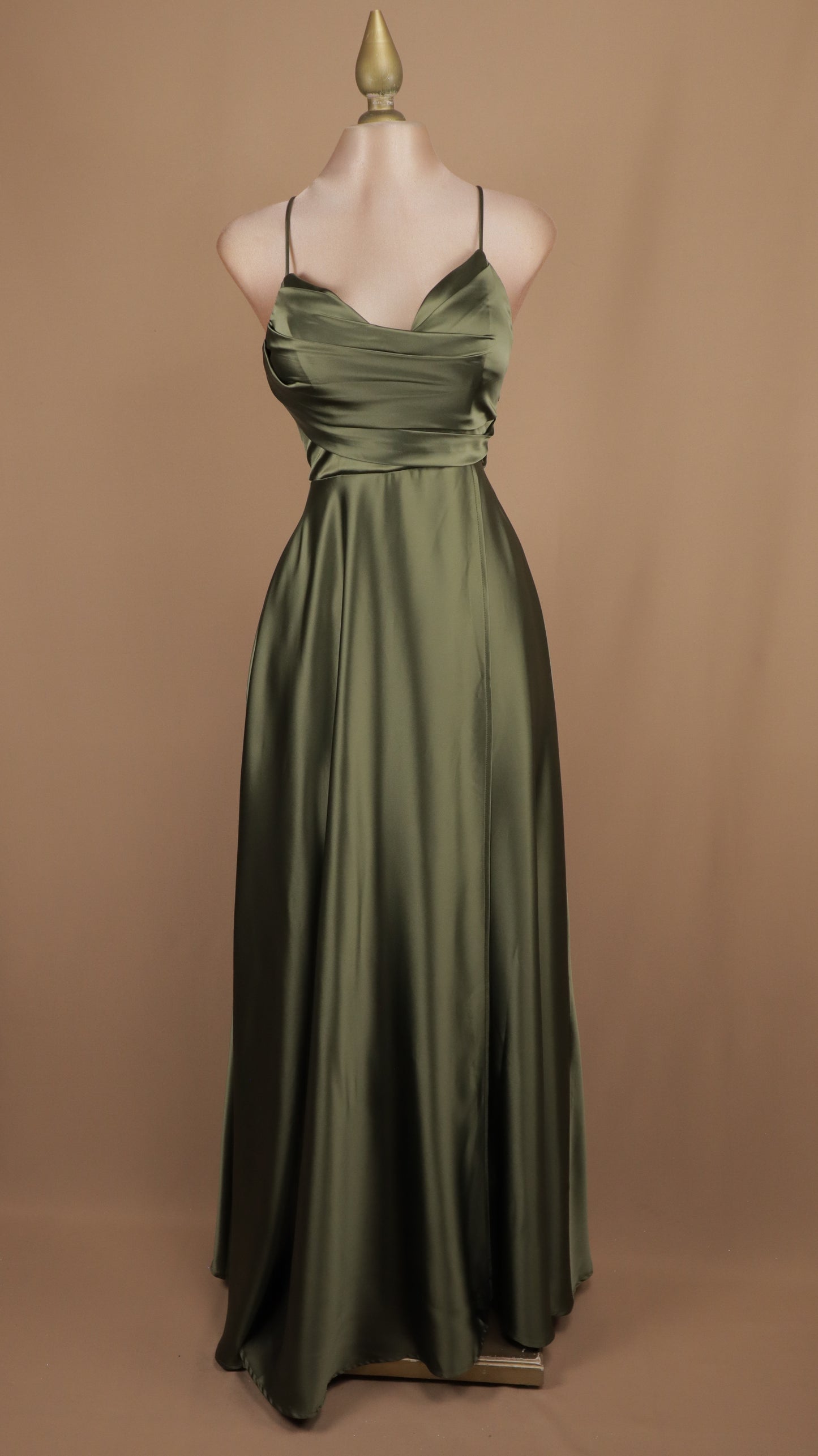Vestido largo con escote en la espalda y corset
