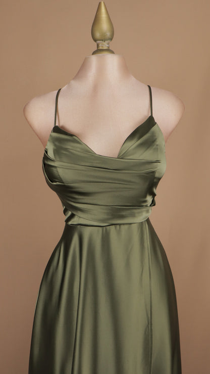 Vestido largo con escote en la espalda y corset
