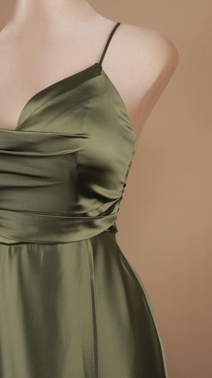 Vestido largo con escote en la espalda y corset