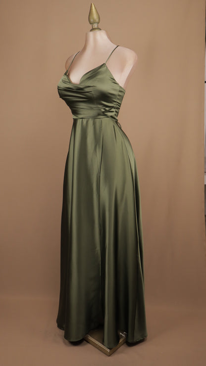 Vestido largo con escote en la espalda y corset