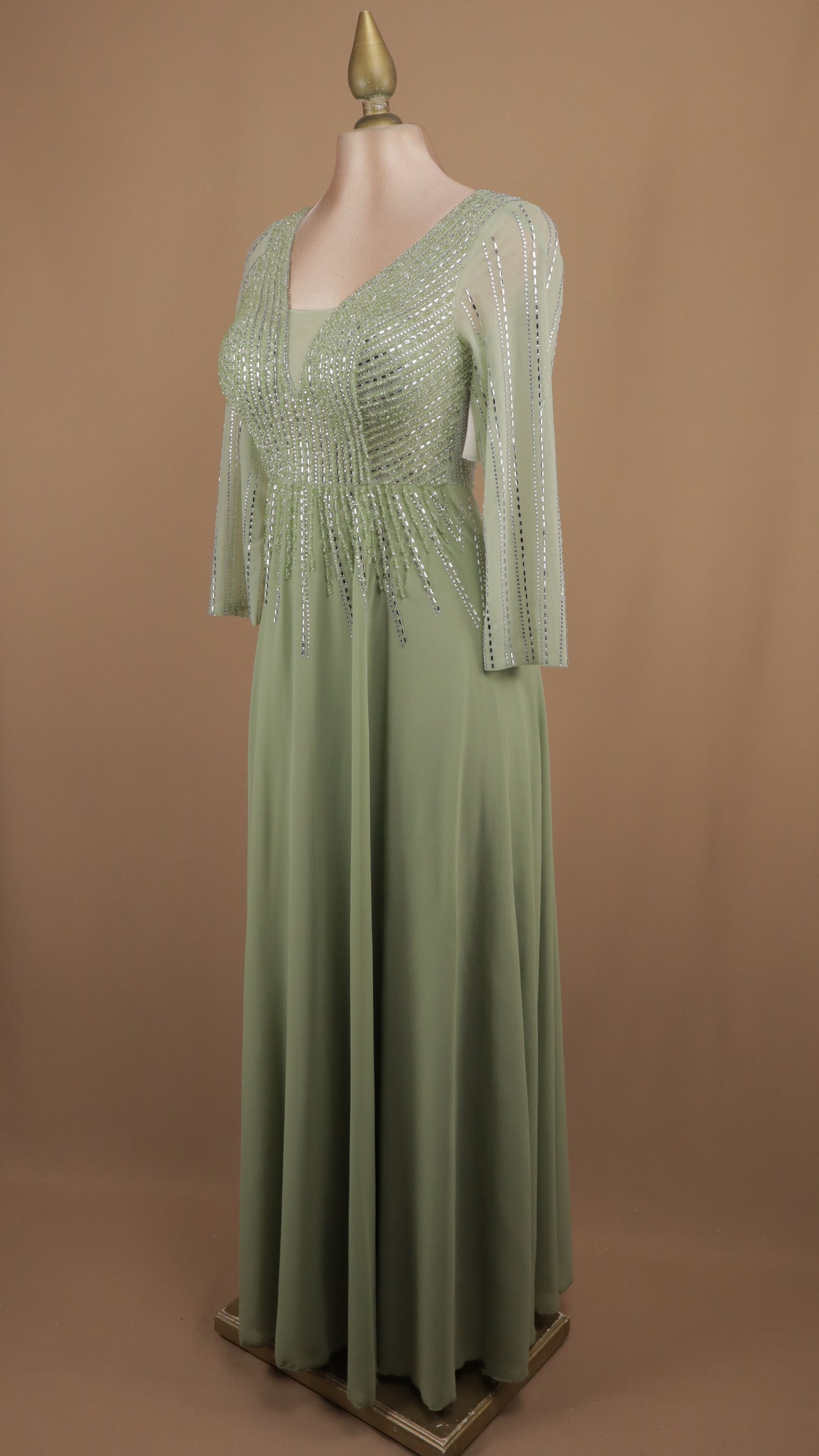 Vestido largo manga larga con aplicación y en línea A